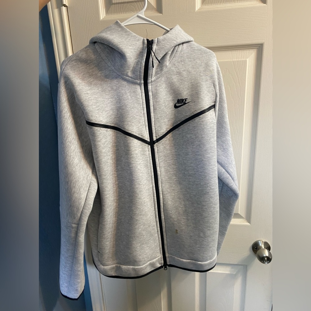 GREY NIKE TECH